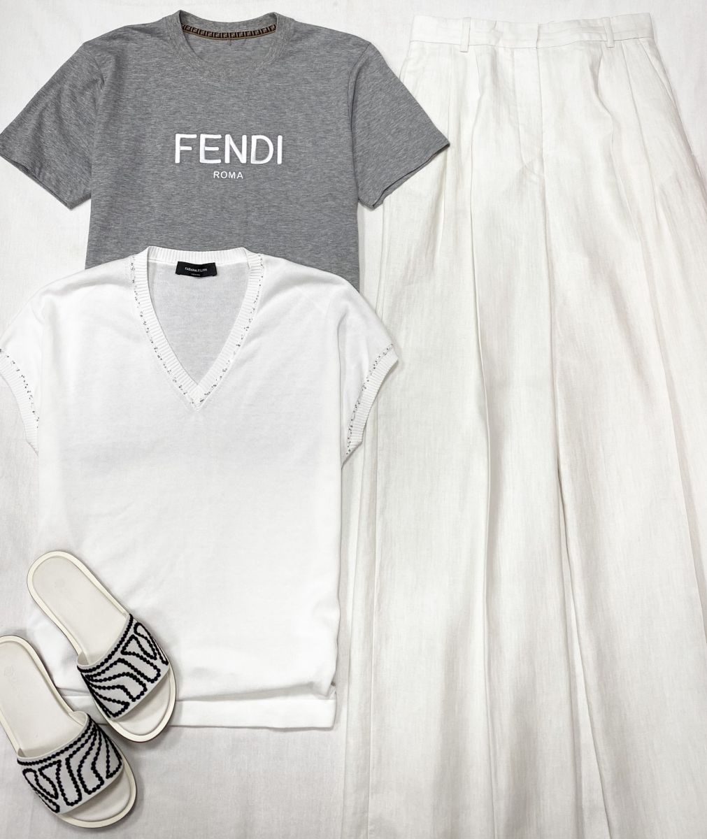Футболка Fendi размер 42 цена 12 524 руб 
Кофта / отделка пайетки / Fabiana Filippi размер XS цена 10 959 руб
Брюки Joseph размер 36 цена 12 524 руб 
Сабо Loro Piana размер 39 цена 23 483 руб