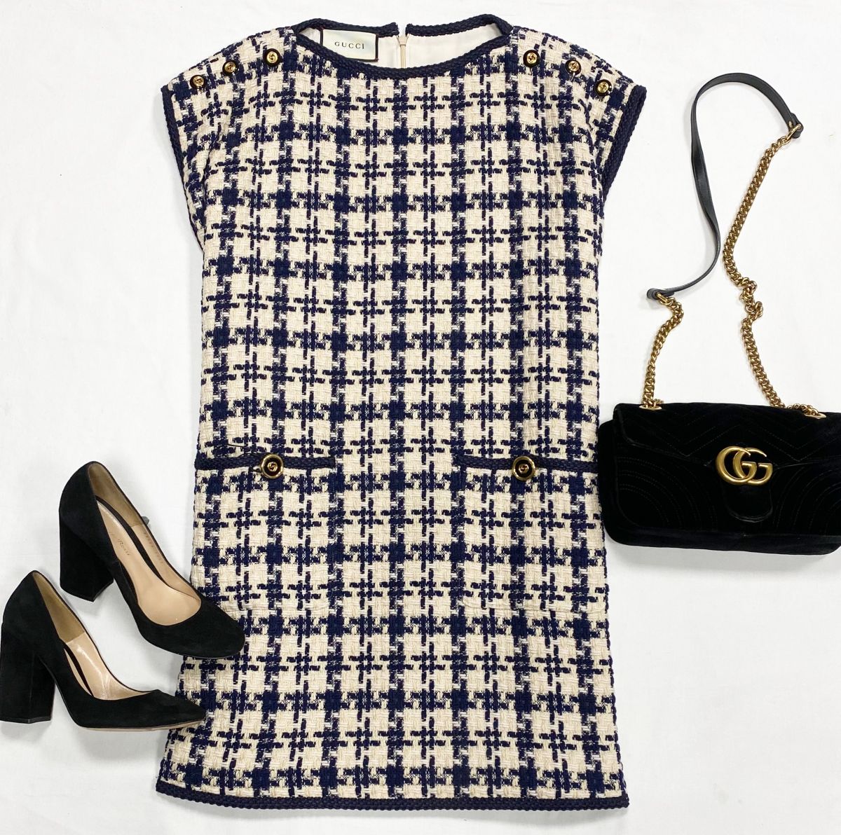 Платье/твид / Gucci размер 46 цена 69 231 рубТуфли Gianvito Rossi размер 38.5 цена 15 385 рубСумка Gucci