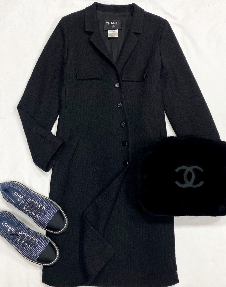 Пальто Chanel размер 38 цена 156 550 руб
Ботинки Chanel размер 38.5 цена 62 620 руб
Клатч Chanel 