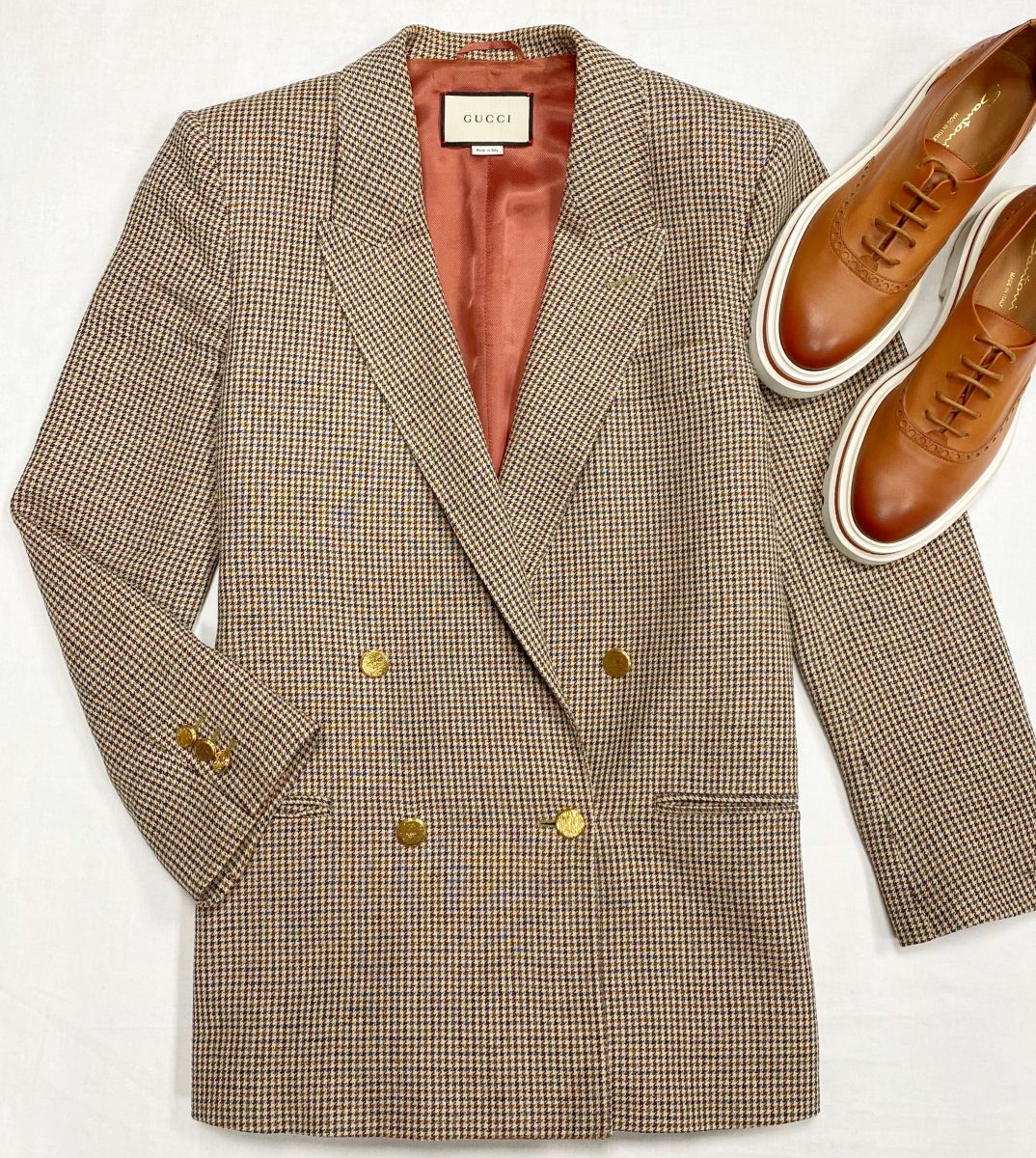 Жакет Gucci размер 40 цена 31 310 руб 
Ботинки Santoni размер 40 цена 23 483 руб