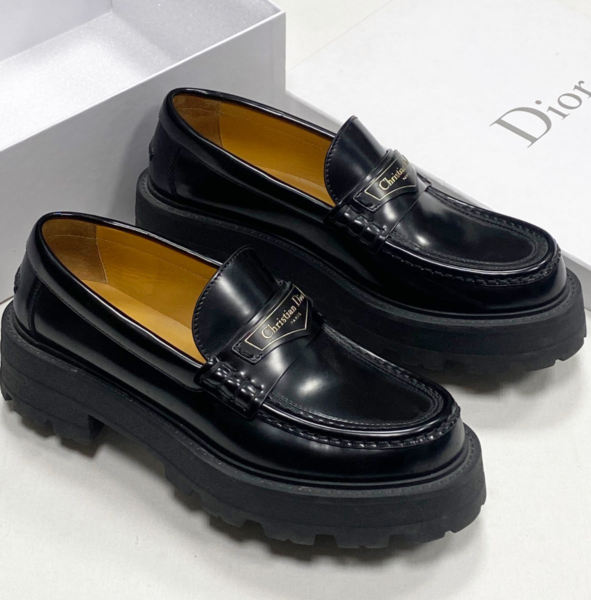 Лоферы Christian Dior размер 38 цена 46 965 руб
