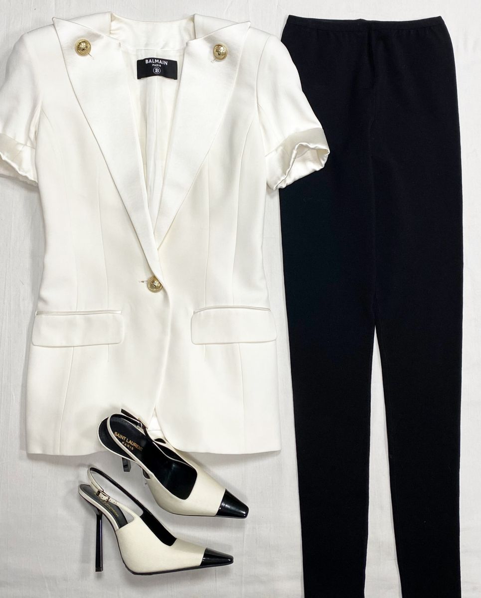 Жакет Balmain размер 36 цена 39 138 руб
Легинсы Alaïa размер 36 цена 9 393 руб 
Босоножки Saint Laurent размер 39.5 цена 62 620 руб