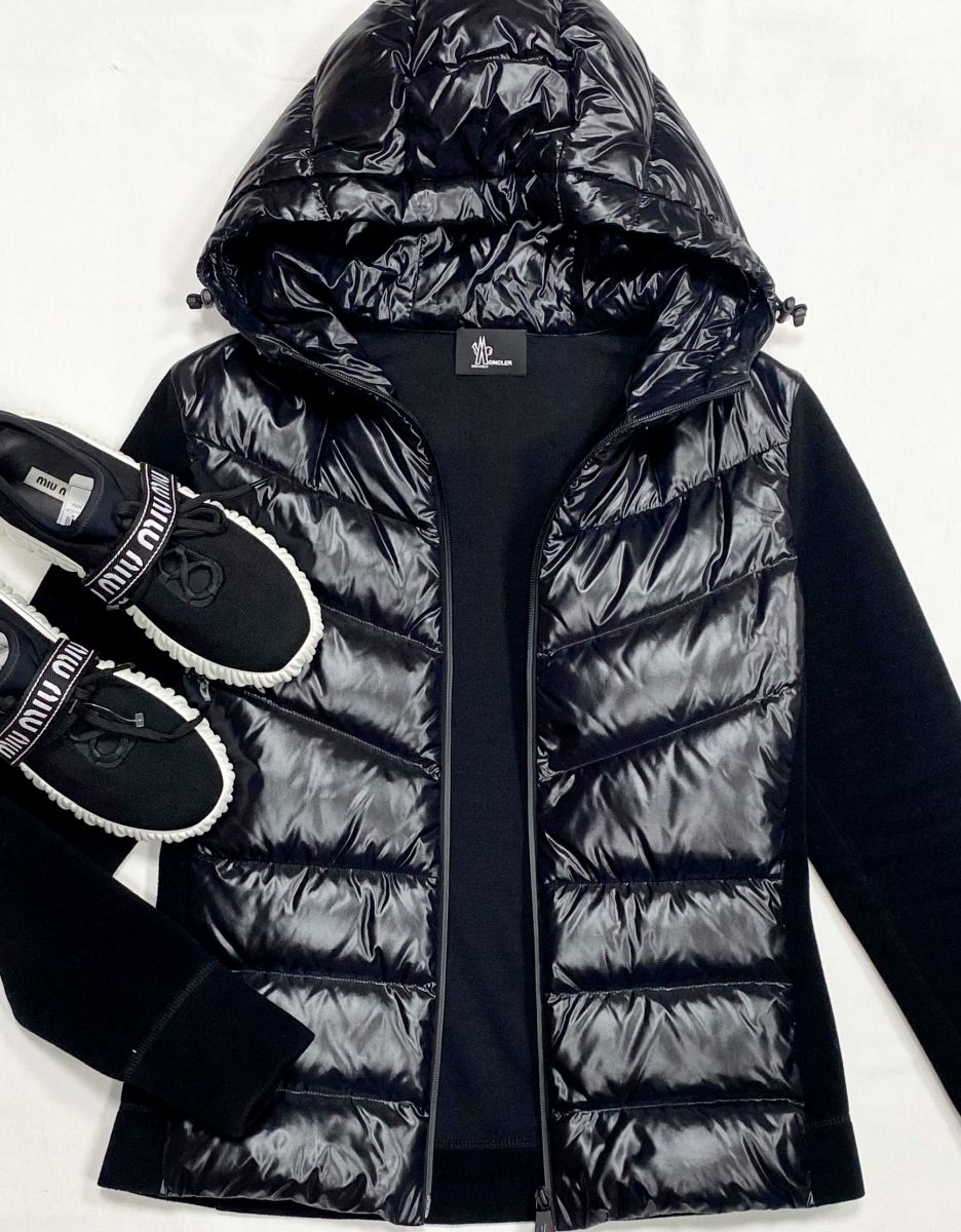 Куртка Moncler размер L цена 78 275 руб
Кроссовки Miu Miu размер 37 цена 39 138 руб