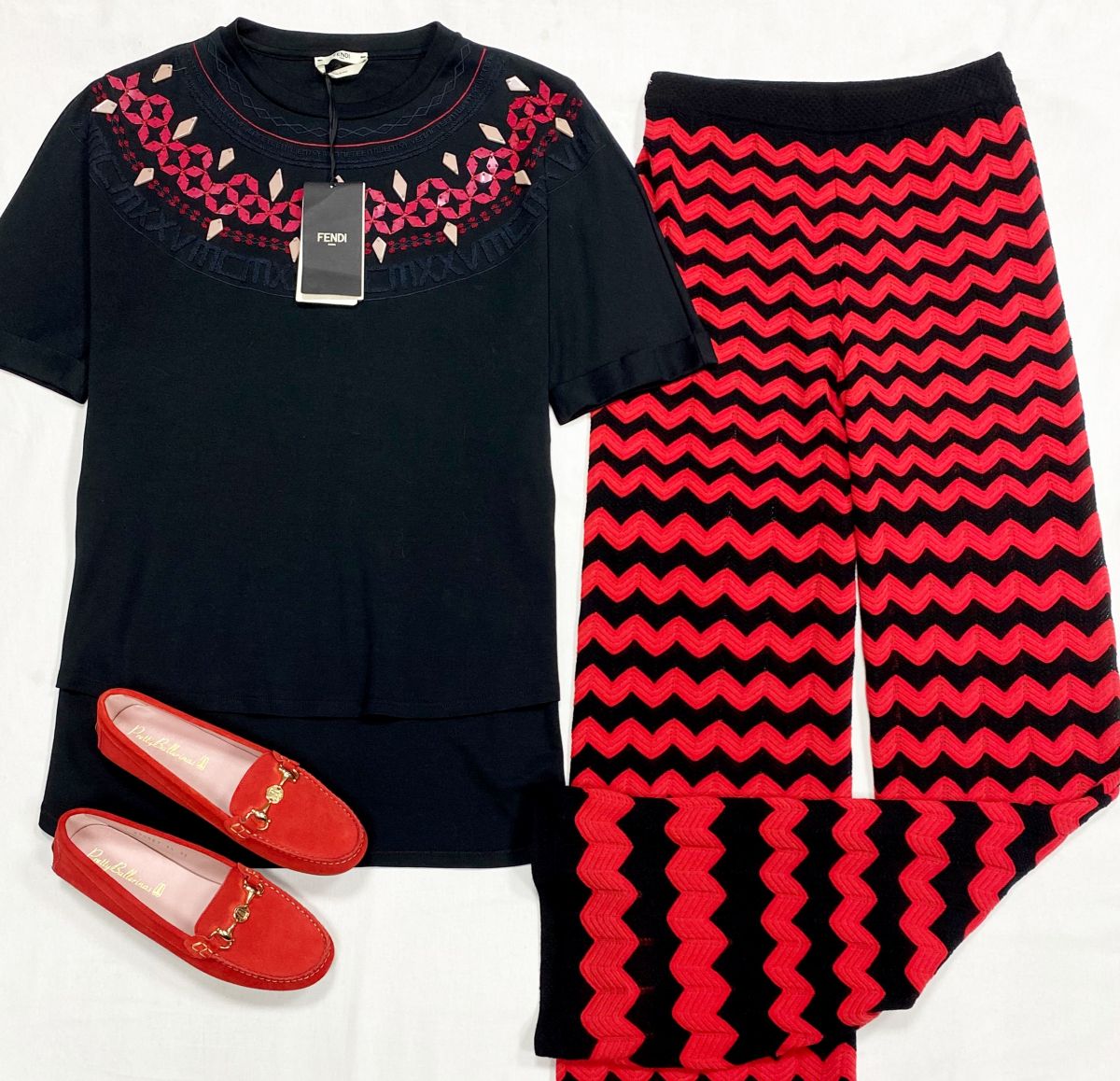 Футболка Fendi размер 42 цена 10 770 руб
Брюки Missoni размер 40 цена 7 693 руб
Мокасины Pretty Ballerinas размер 37 цена 7 693 руб 