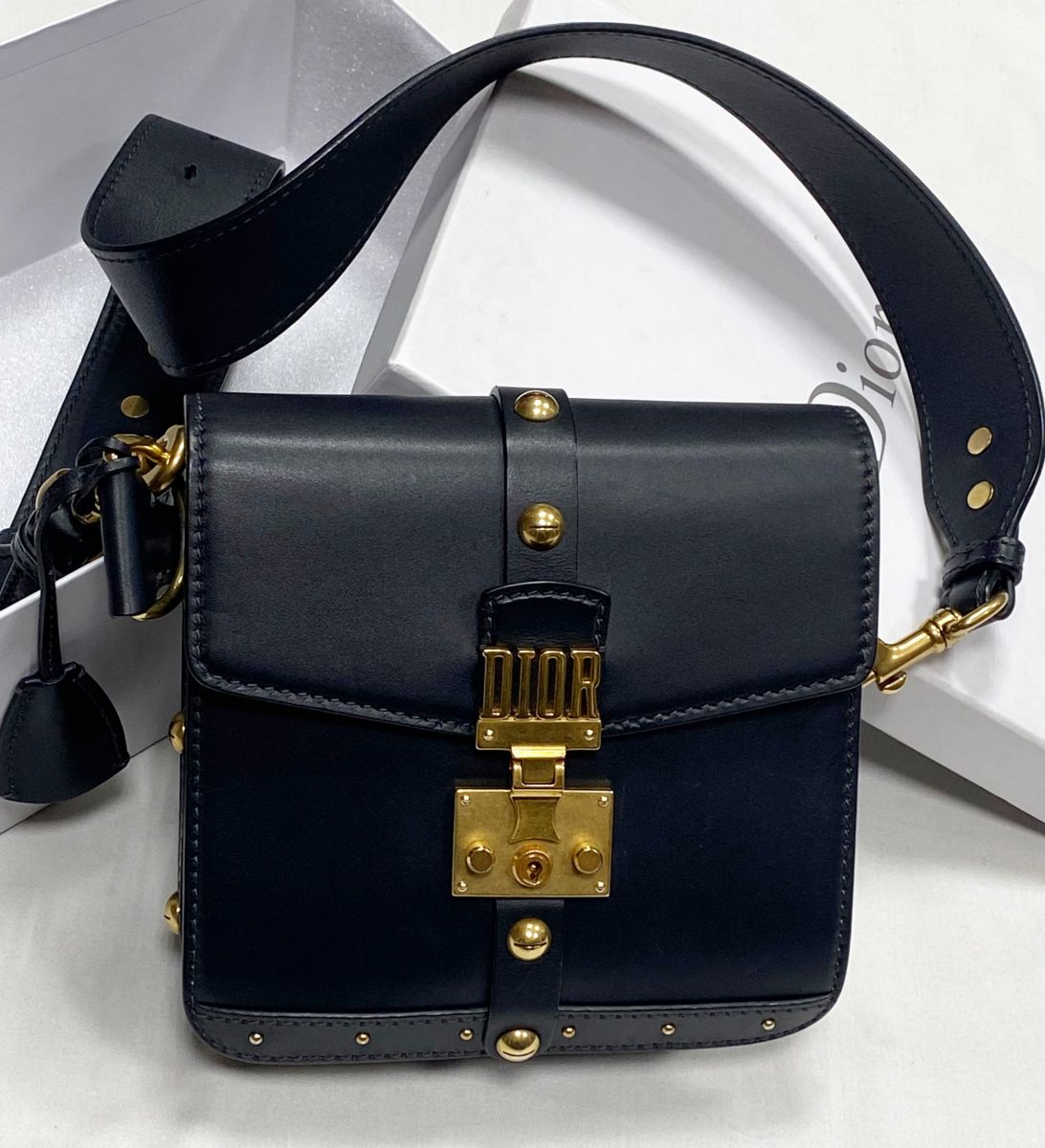 Сумка Christian Dior размер 70 448 руб
