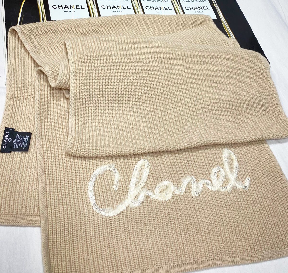 Шарф / кашемир / отделка жемчуг / вышивка / Chanel цена 62 620 руб