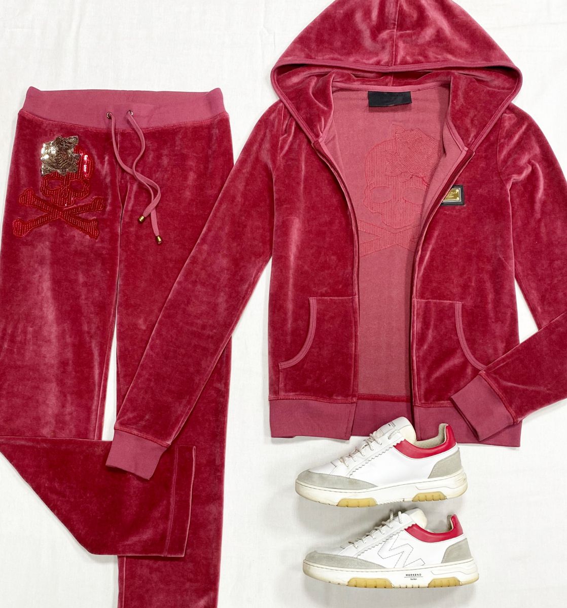 Костюм / бархат/ пайетки/ Philipp Plein размер S цена 10 959 рубКеды Weekend/ Max Mara/ размер 37 цена 10 959 руб