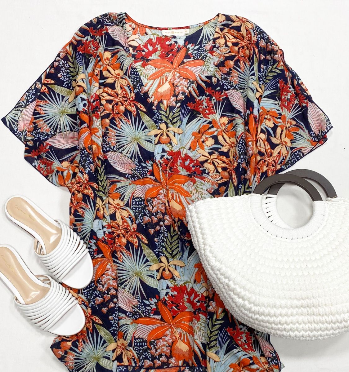 Туника Tory Burch размер M/L цена 6 262 руб
Сабо Gianvito Rossi размер 40 цена 23 483 руб