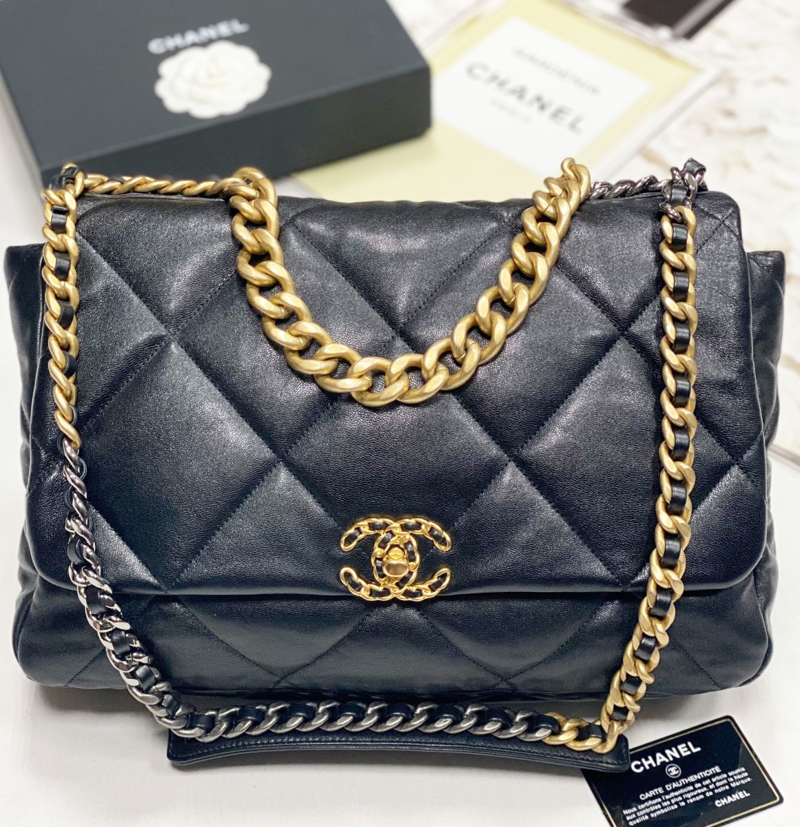 Сумка Chanel размер 35/25 цена 469 650 руб/карточка/ 

