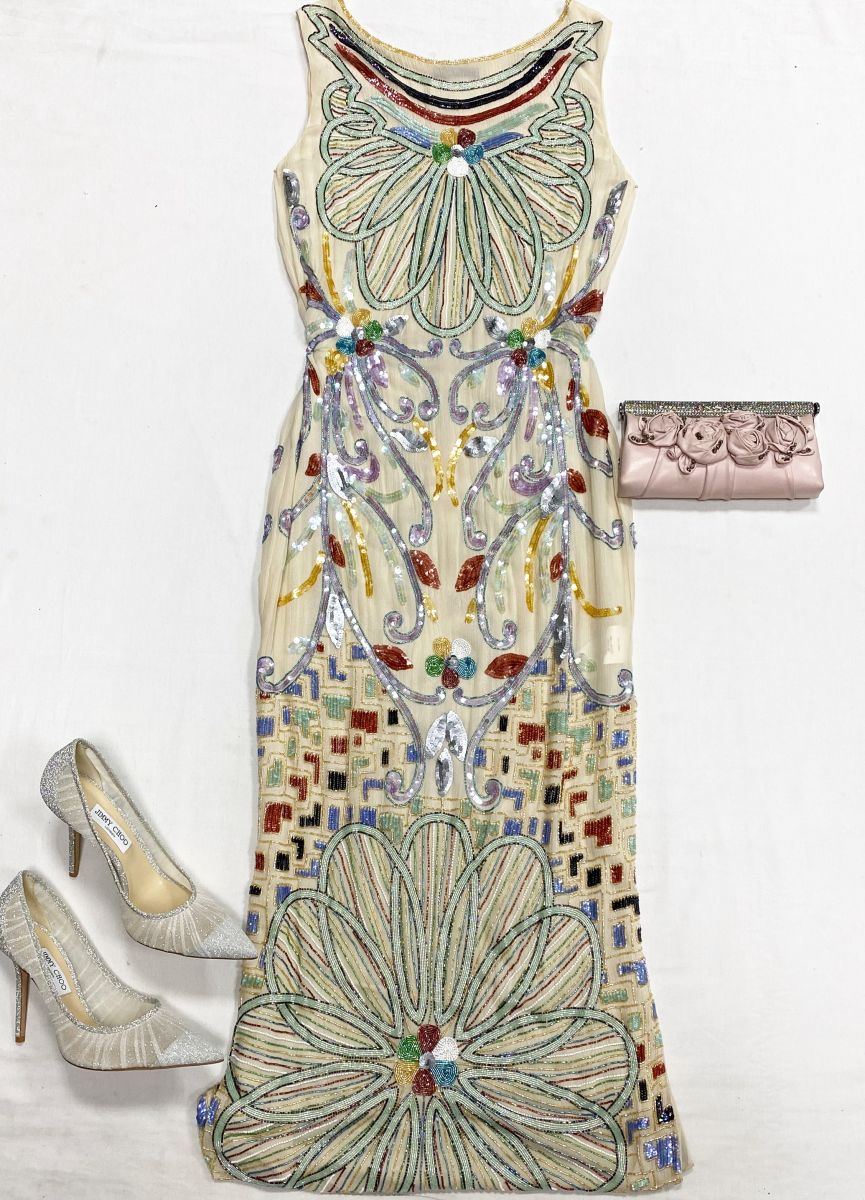 Платье/бисер/ пайетки/ The Row размер 4 цена 93 930 руб
Туфли Jimmy Choo размер 42 цена 39 138 руб
Клатч Valentino 
