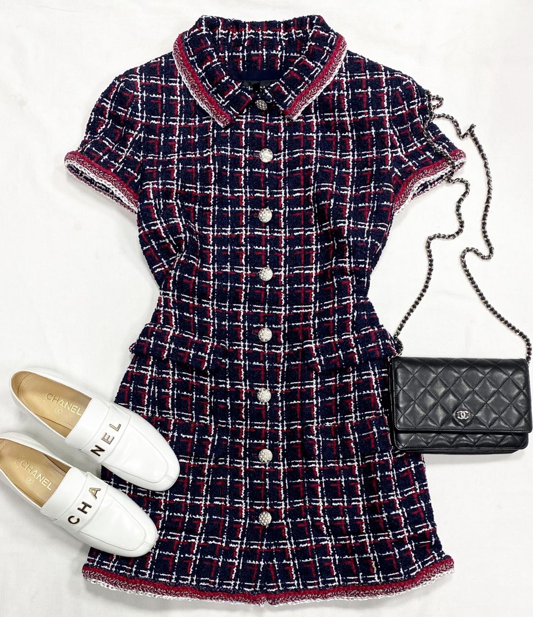 Платье/ твид/ Chanel размер 36 цена 93 930 руб
Лоферы Chanel размер 38 цена 78 275 руб
Сумка Chanel