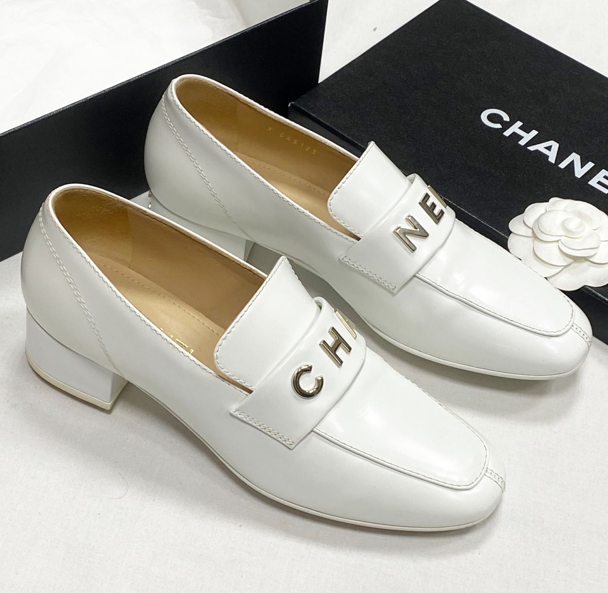 Лоферы Chanel размер 38.5 цена 78 275 руб
