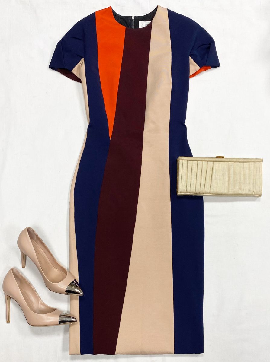 Платье Victoria Beckham размер 40 цена 23 483 руб
Туфли Louis Vuitton размер 36 цена 23 483 руб
Клатч Louboutin 