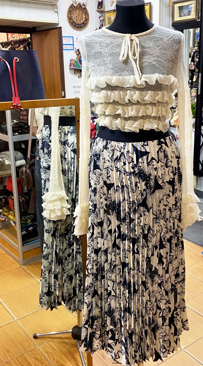 Кофта Chanel размер 34 цена 39 138 руб Юбка Weekend Max Mara размер 46 цена 9 393 руб