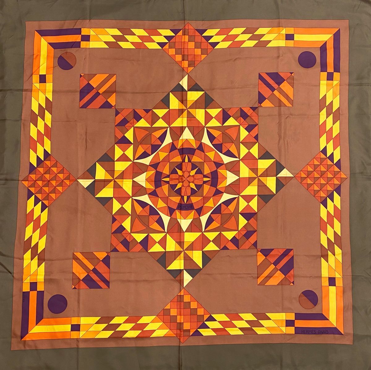 Платок / шелк / Hermès размер 140/140 цена 54 793 руб