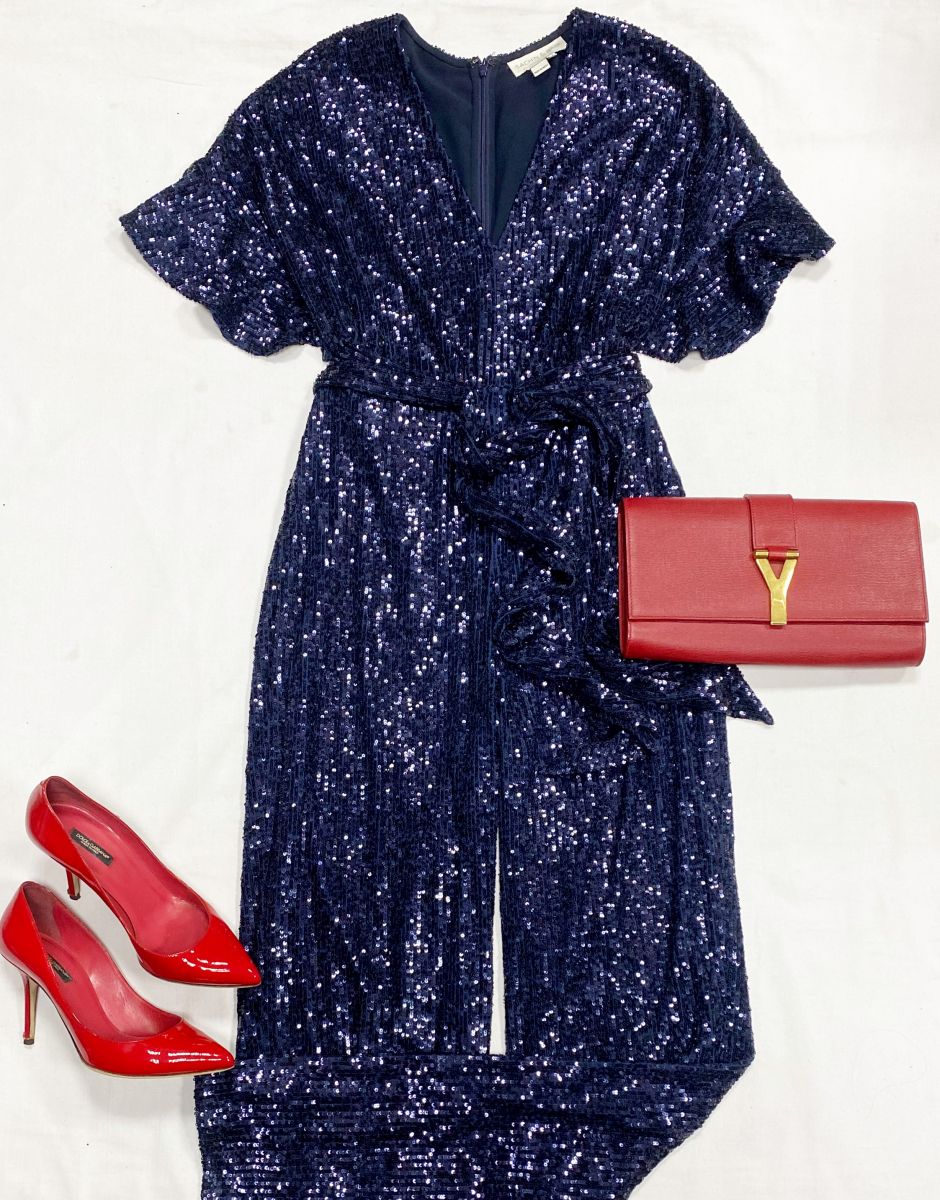 Комбинезон/пайетки/ размер 42 цена 15 655 руб
Туфли Dolce Gabbana 38.5 цена 15 655 руб
Клатч Ysl 