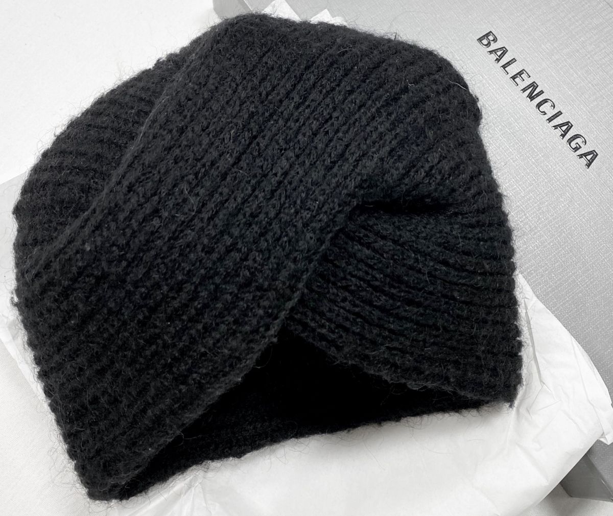 Шапка Balenciaga цена 7 828 руб