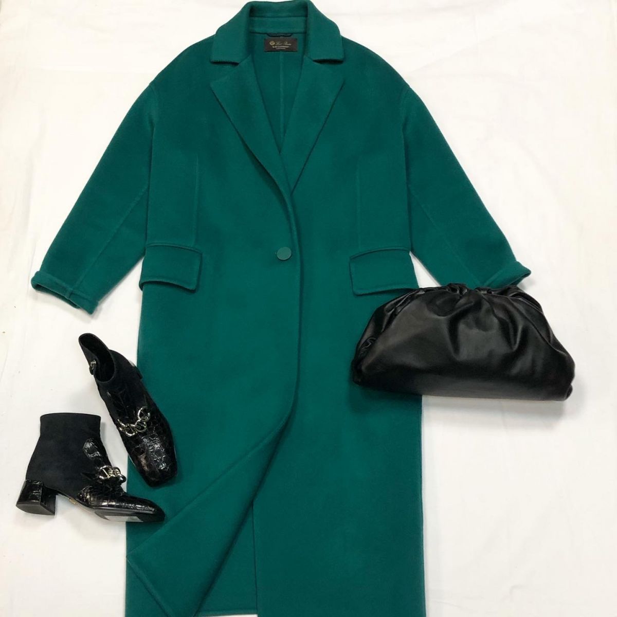 Пальто Lora Piana размер M цена 46 155 руб Клатч Bottega Veneta