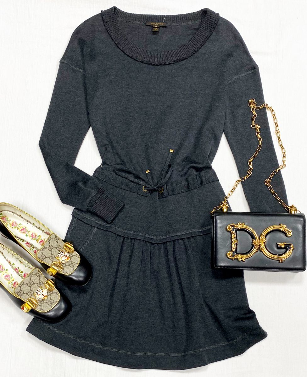 Платье Louis Vuitton размер XS цена 9 393 руб
Туфли Gucci размер 39 цена 23 483 руб
Сумка Dolce Gabbana 