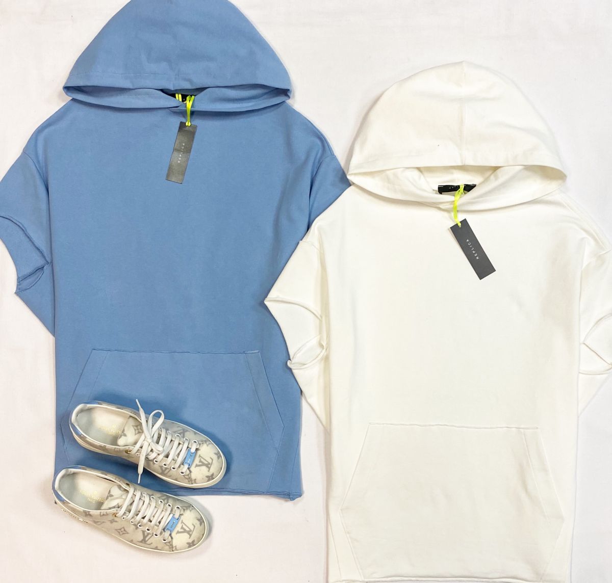 Толстовки Replica размер M цена по 6 923 руб
Кеды Louis Vuitton размер 36 цена 23 078 руб 