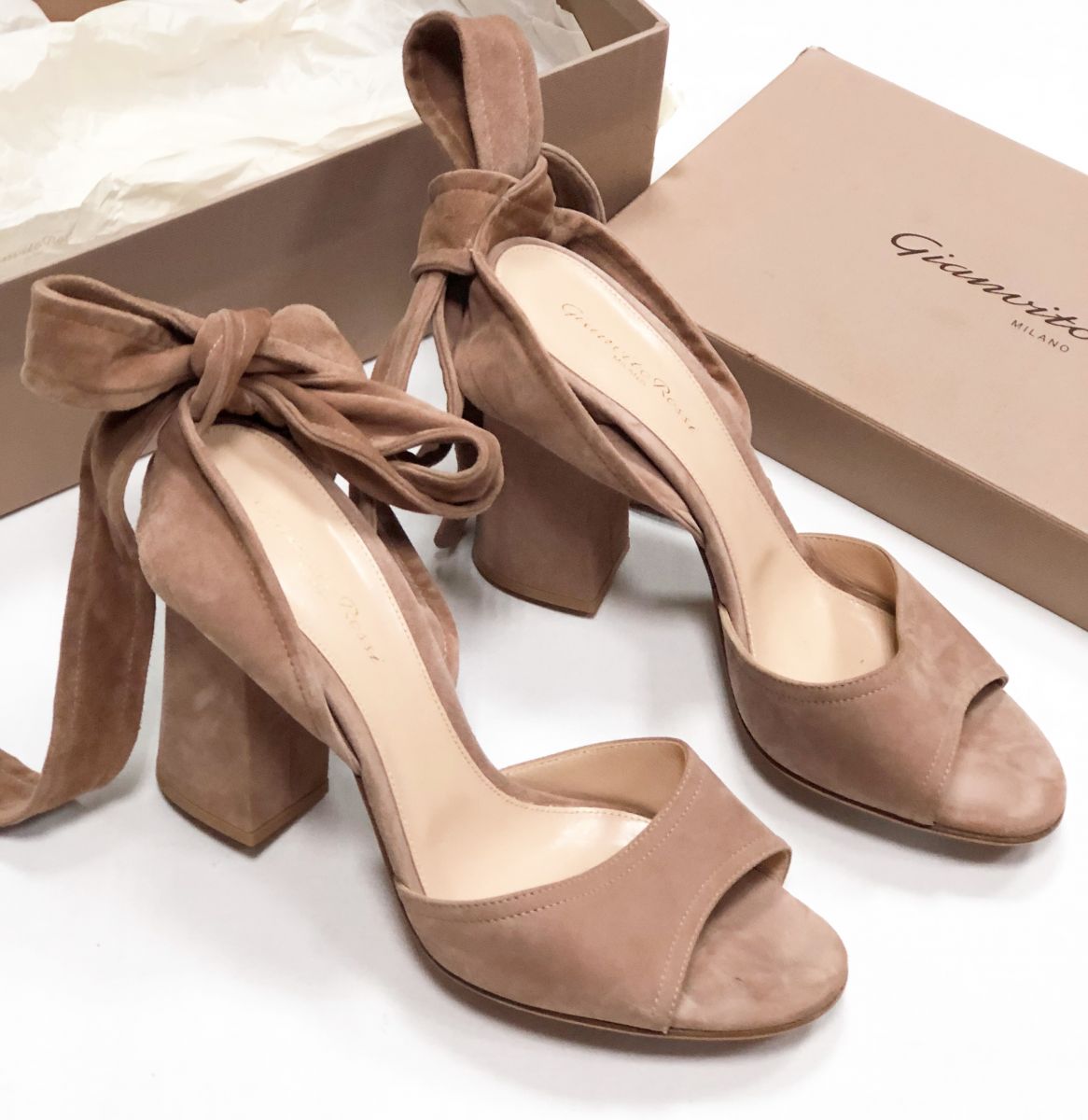 Босоножки Gianvito Rossi размер 40 цена 15 655 руб

