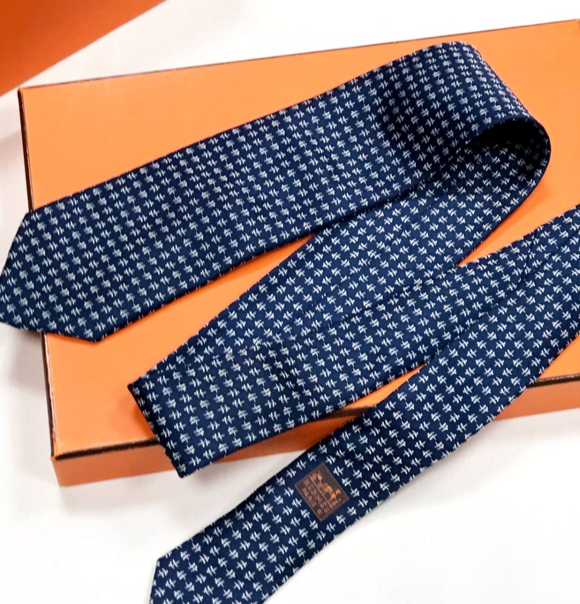 Галстук Hermes цена 7 693 руб
