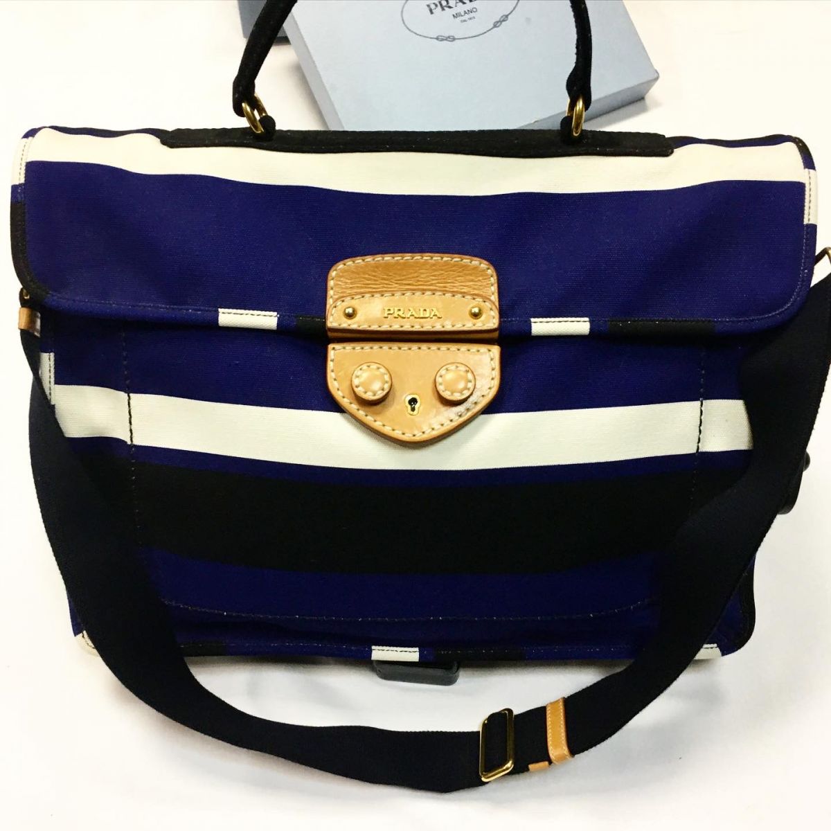 Сумка Prada  размер 40/32 цена 15 385 руб