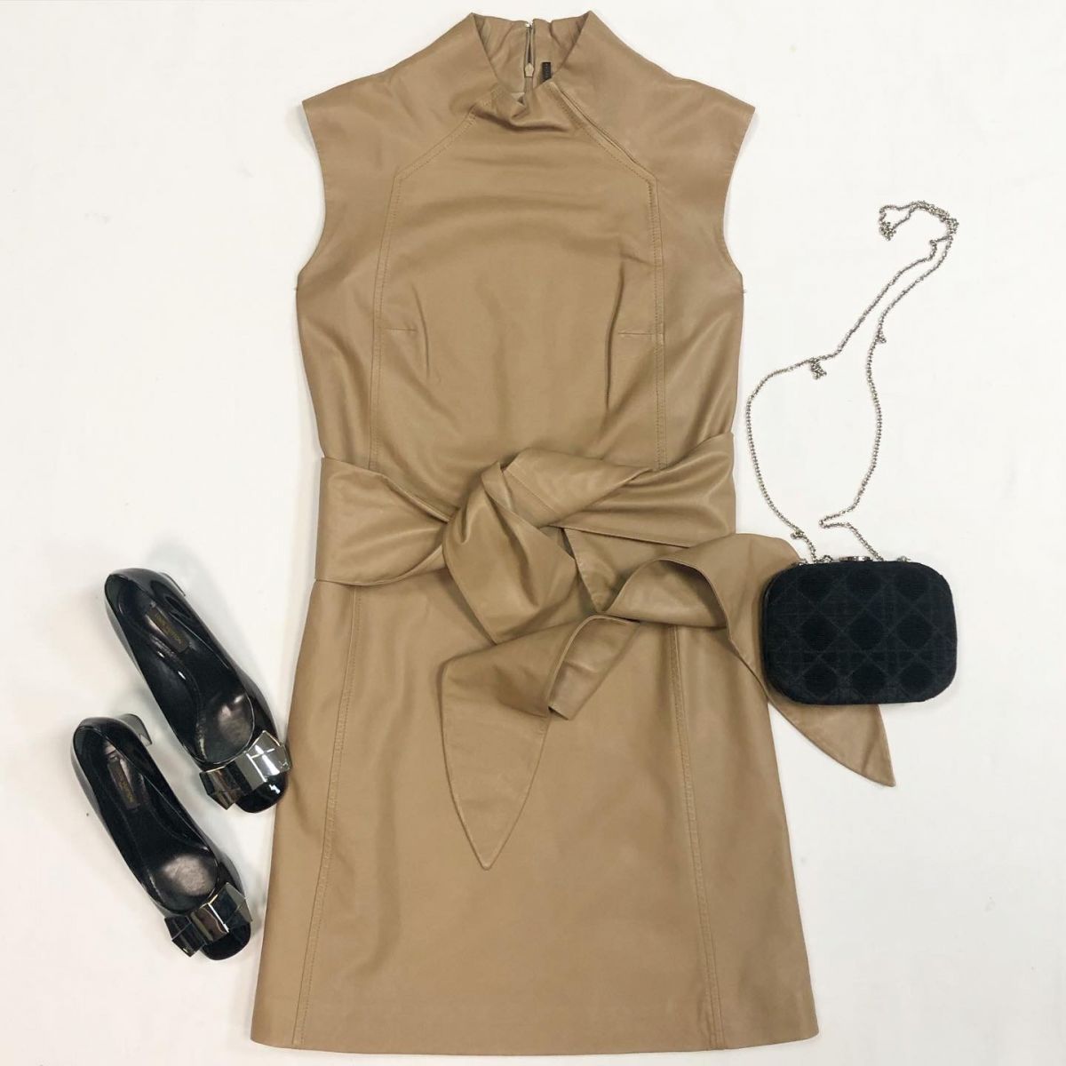 Платье/кожа/ CELINE размер 38 цена 23 078 рубТуфли LOUIS VUITTON  размер 36.5 цена 23 078 рубКлатч DIOR 