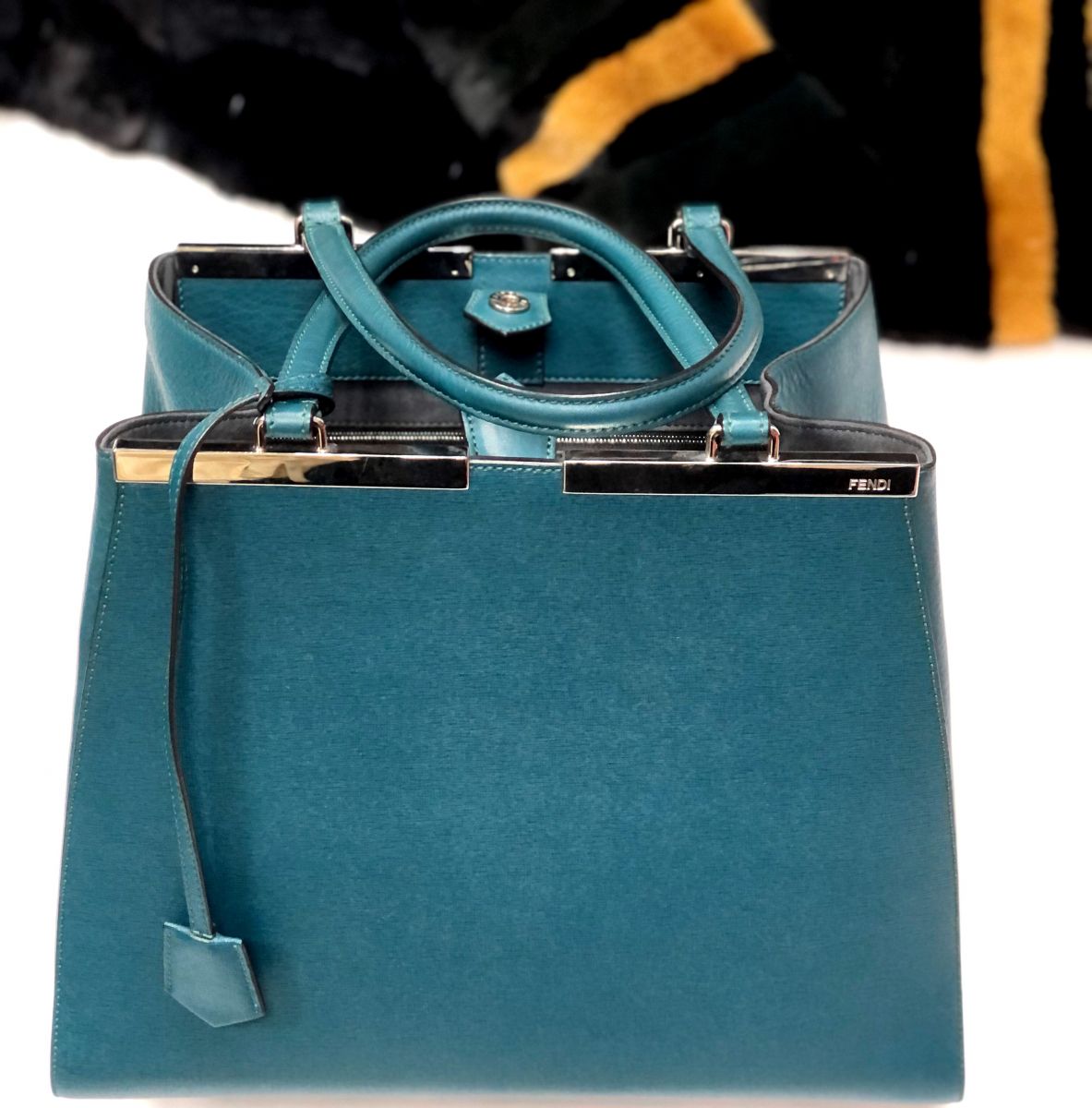 Сумка FENDI размер большой цена 46 155 руб 