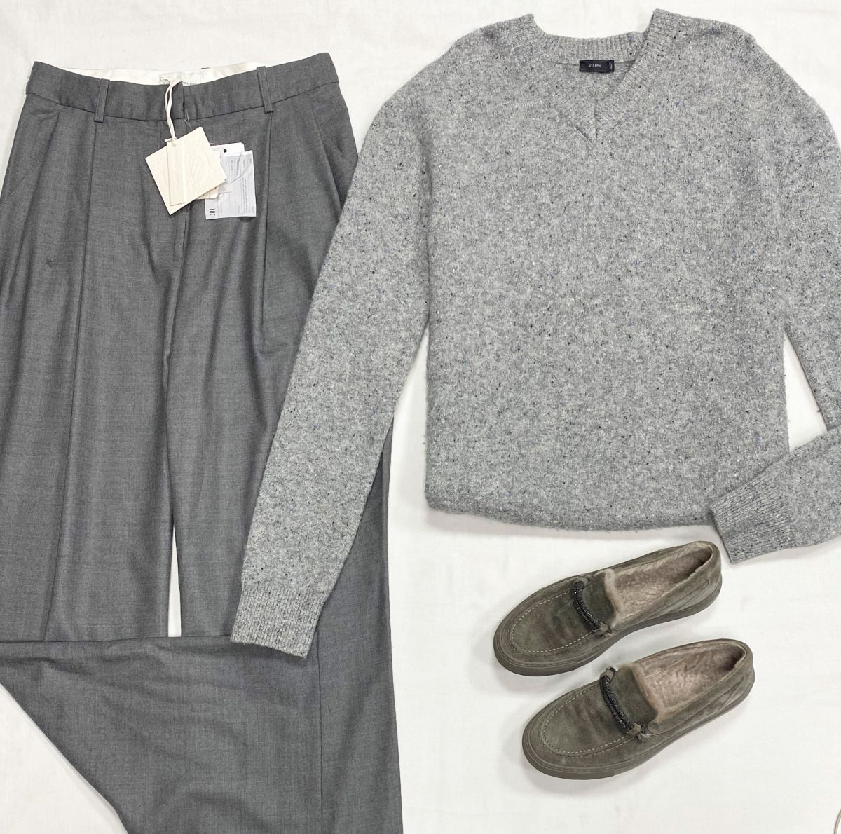 Кофта Joseph размер M цена 9 393 руб
Брюки Loulou Studio размер M цена 23 483 руб
Лоферы Brunello Cucinelli размер 37 цена 31 310 руб