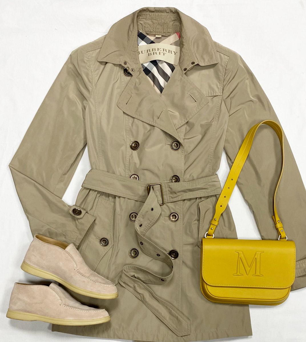 Плащ Burberry размер 42 цена 15 655 руб
Лоферы размер 35 цена 25 048 руб
Сумка Max Mara 