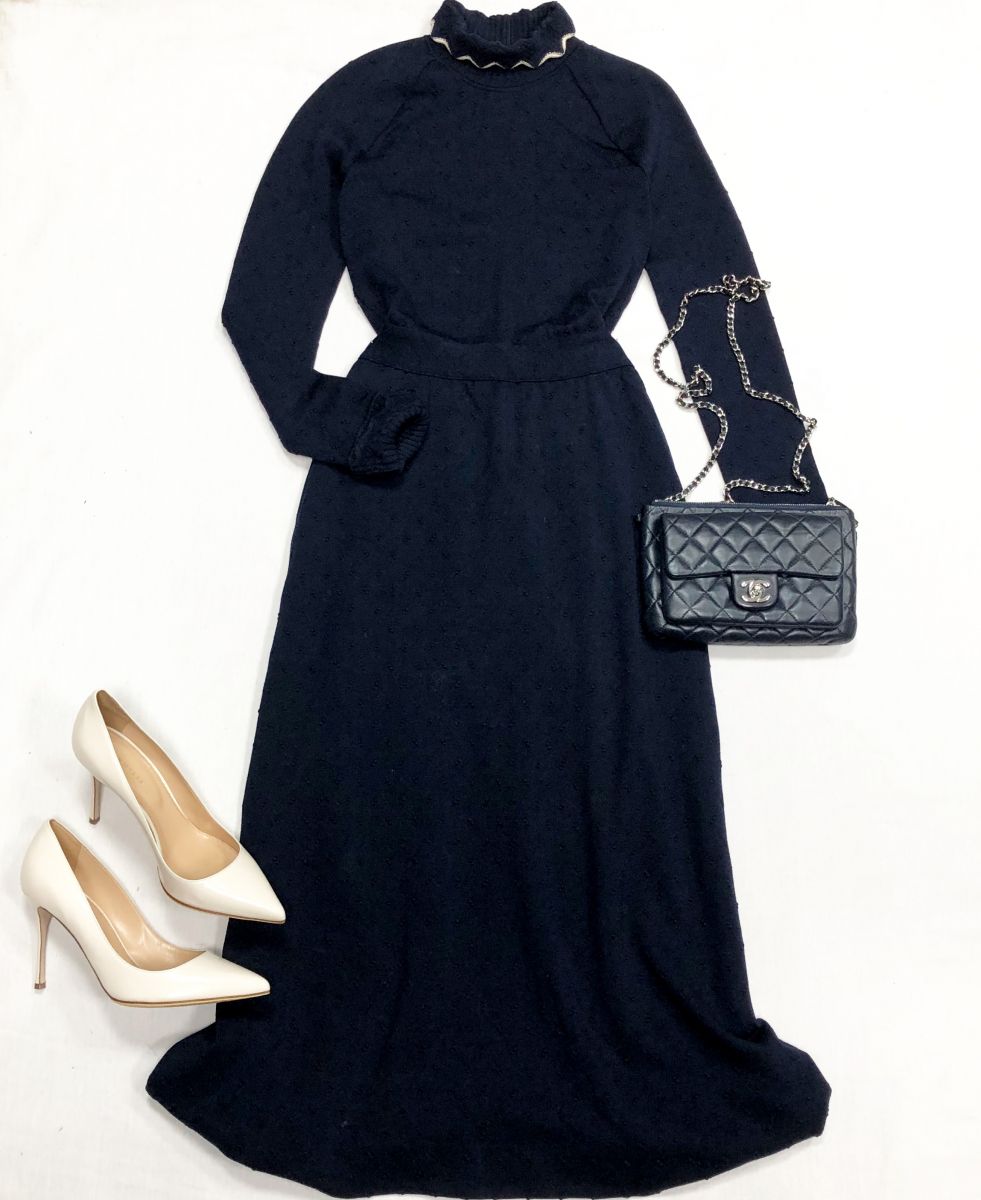 Платье Ulyana Sergeenko размер 36 цена 46 965 руб
Туфли Sergio Rossi размер 40 цена 15 655 руб
Сумочка Chanel