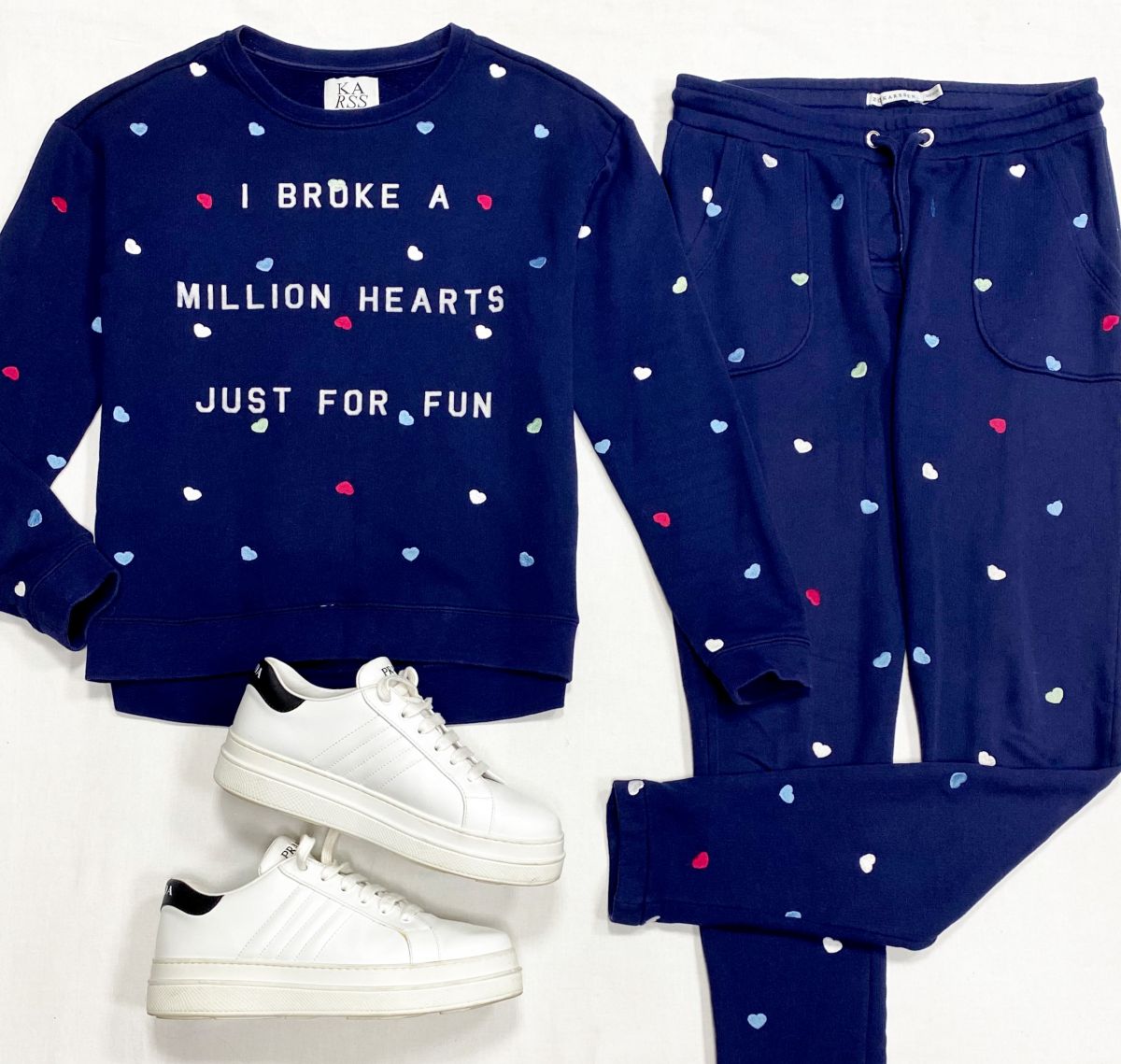 Костюм Zoe Karssen размер S цена 10 959 руб
Кеды Prada размер 39.5 цена 23 483 руб