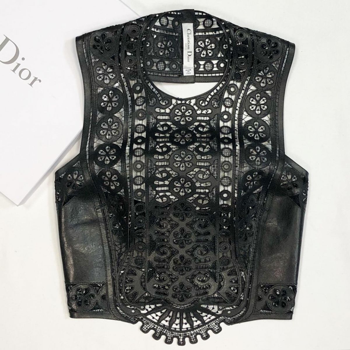 Топ/кожа/ вышивка/ DIOR  размер 34 цена 46 155 руб 
