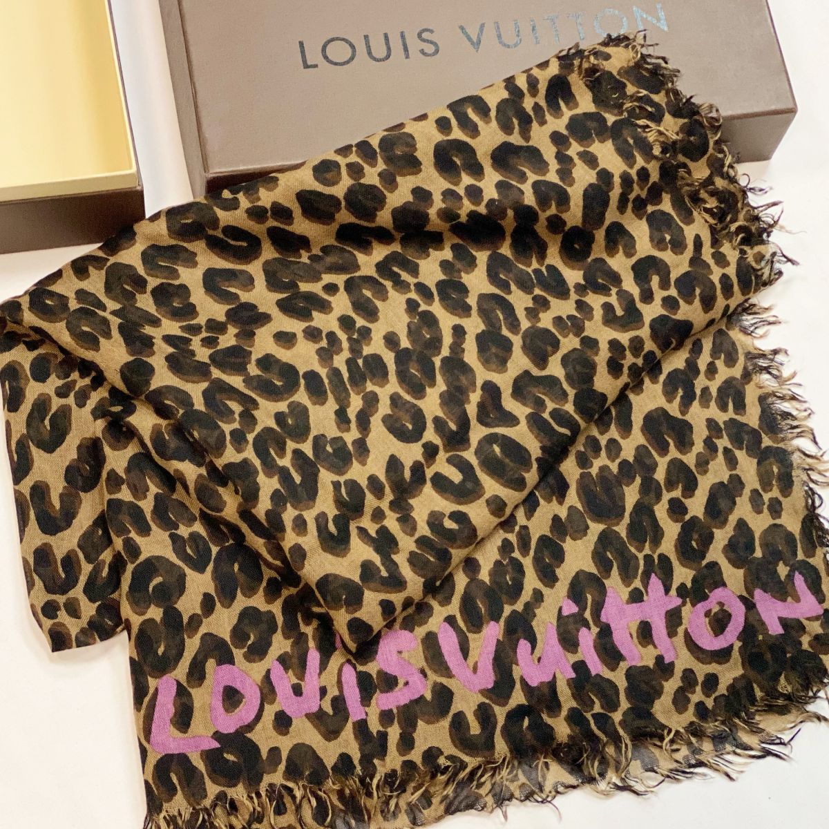 Палантин Louis Vuitton размер 130/180 цена 12 308 руб 