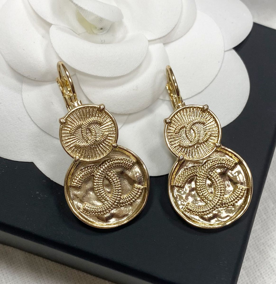 Серьги Chanel цена 46 965 руб/ в коробке/