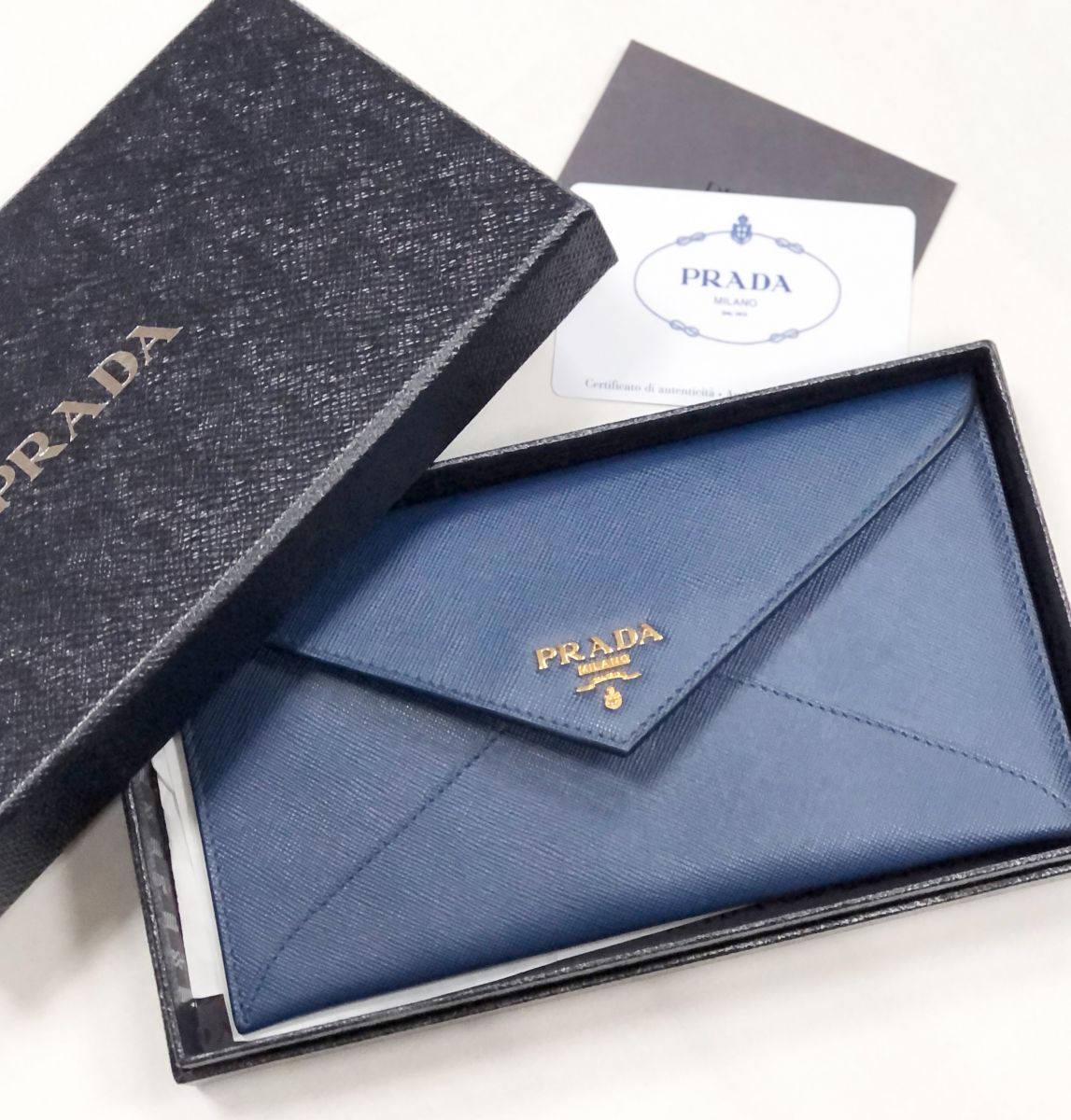 Кошелек Prada цена 15 655 руб /в коробке/ 
