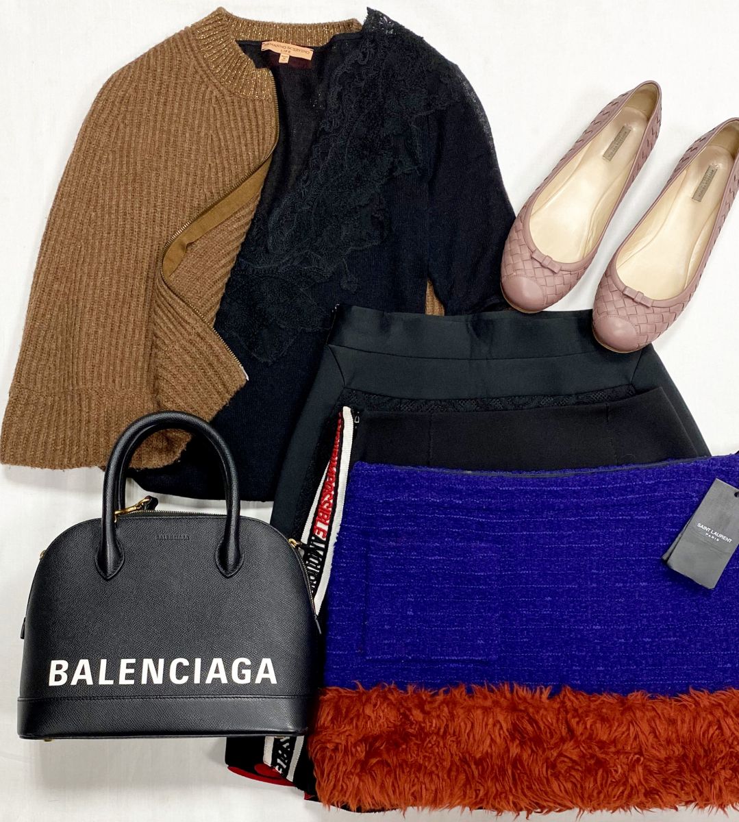 Пончо Lanvin цена 9 393 руб
Кофта Ermanno Scervino размер 40 цена 6 262 руб
Юбки Saint Laurent/ Missoni / Pinko размер 38/40 цена от 3 131 руб до 10 959 руб
Балетки Bottega Veneta размер 37.5 цена 15 655 руб
Сумка Balenciaga 