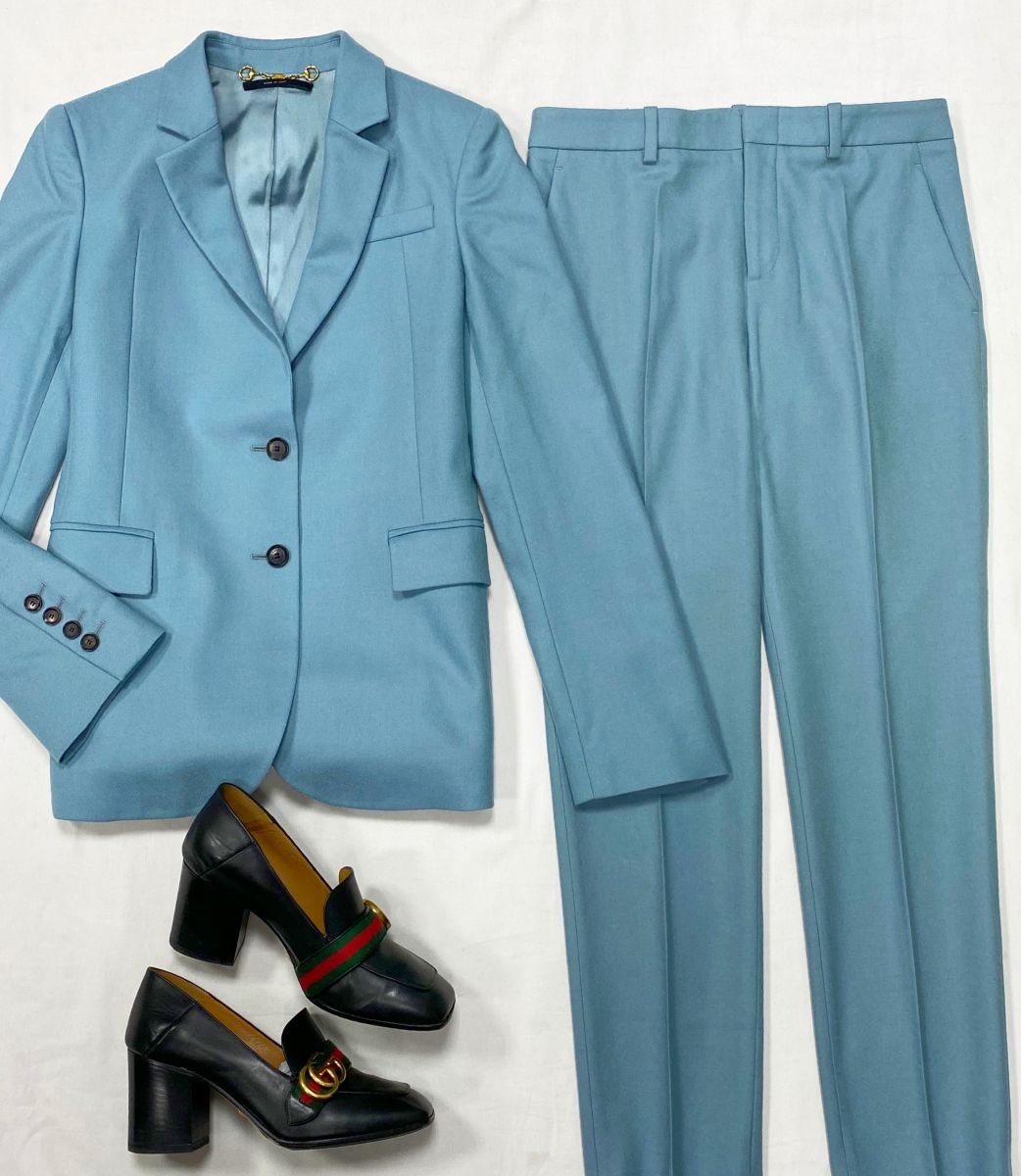 Костюм Gucci размер 40 цена 15 655 руб 
Туфли Gucci размер 37 цена 17 221 руб