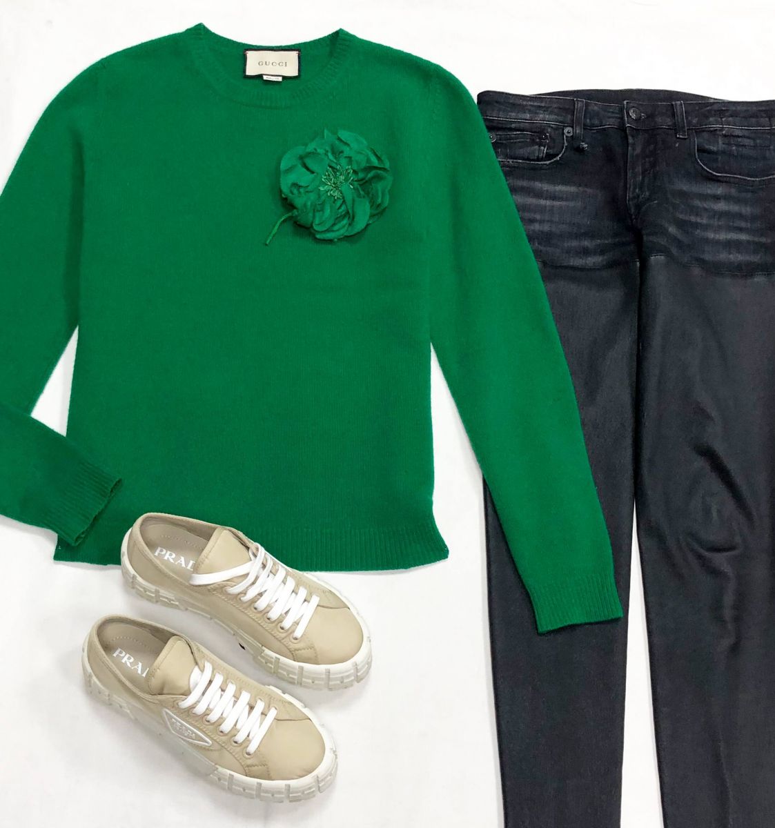 Кофта Gucci размер 42 цена 23 483 руб
Джинсы/ отделка кожа/ R 13 размер 27 цена 15 655 руб
Кеды Prada размер 40 цена 46 965 руб