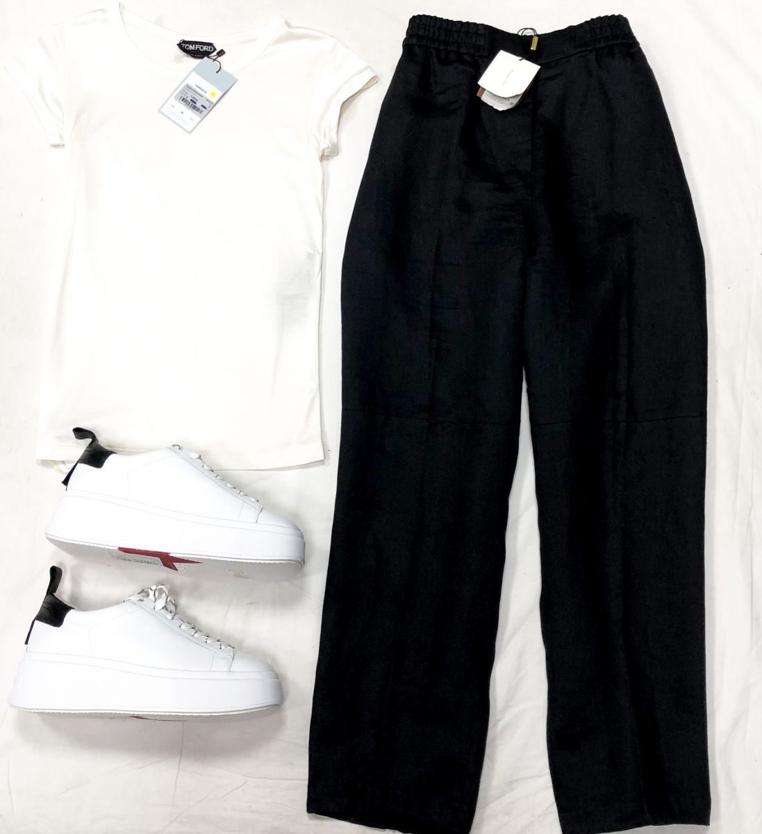 Футболка TOM FORD размер S цена 23 484 руб 
Брюки MASSIMO DUTTI размер
42 цена 4 697 руб /новые с ценником/