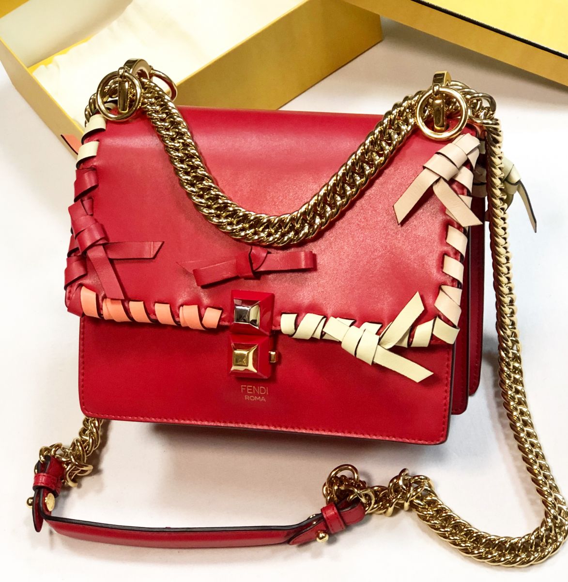Сумка Fendi размер 20/16 цена 53 848 руб 