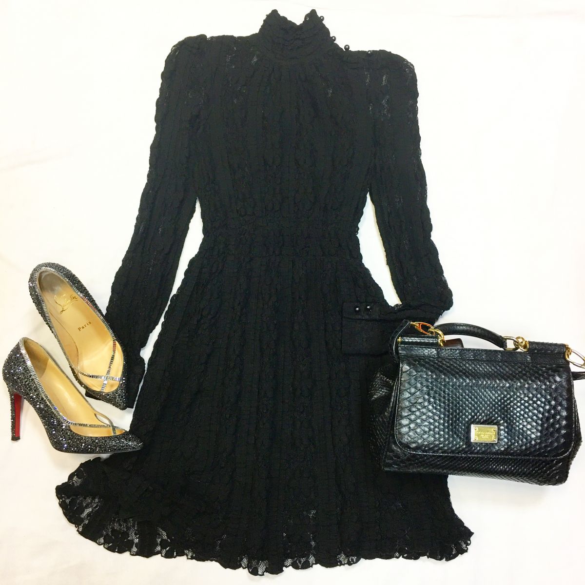 Платье /ажур/ Red Valentino размеp S цена 4 616 руб Туфли Louiboutin размер 36.5 цена 26 155 руб Сумка Dolce Gabbana 
