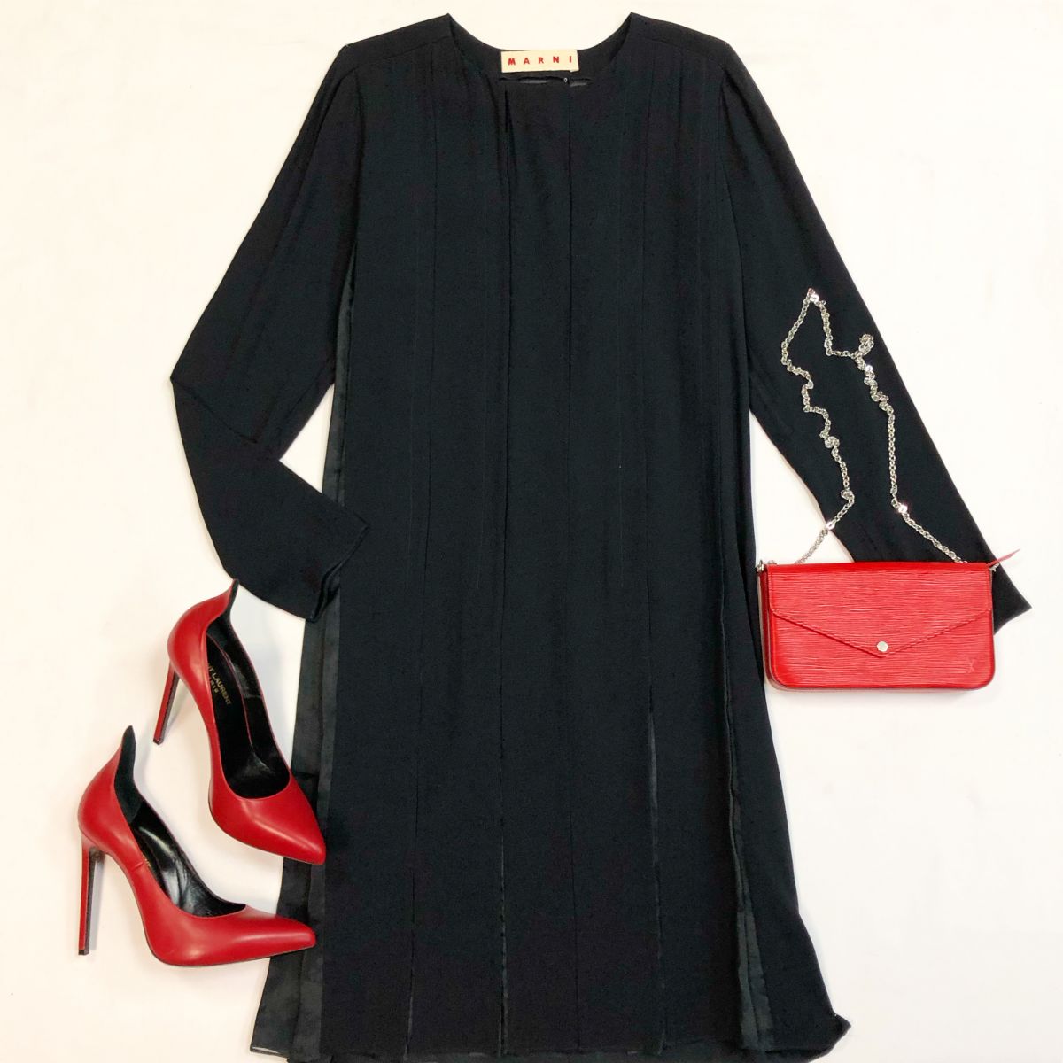 Платье Marni размер 44 цена 15 385 рубТуфли Saint Laurent размер 39 цена 15 385 рубСумка Louis Vuitton
