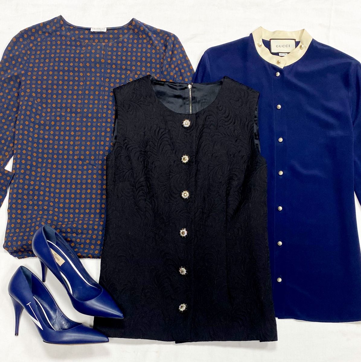 Блузка Gucci размер 44 цена 39 138
Руб
Блузка размер L цена 7 828 руб
Жилет/ камни/ Dolce Gabbana размер 48 цена 12 524 руб
Туфли Valentino размер 39.5 цена 23 483 руб