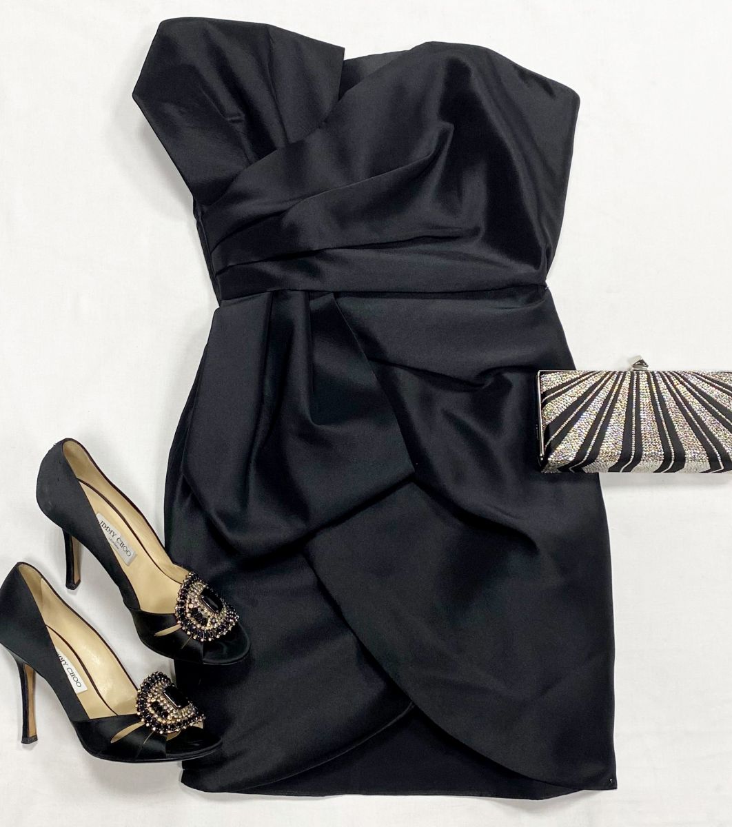 Платье Wisdon размер 42 цена 23 483 руб
Туфли Jimmy Choo размер 40.5 цена 23 483 руб
Сумочка Jimmy Choo 