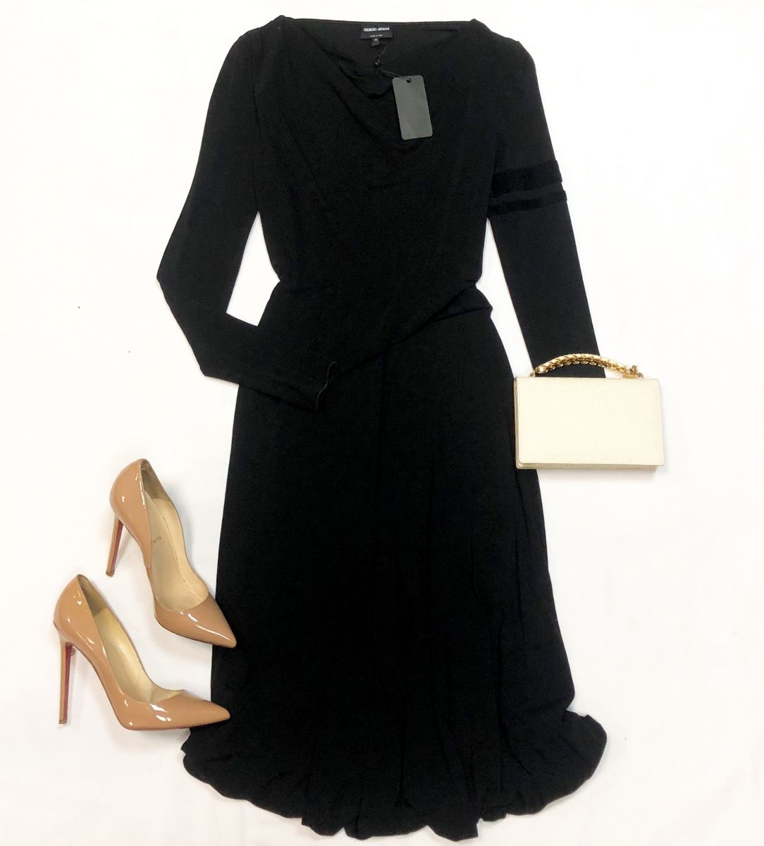 Платье Armani размер 40 цена 10 770 руб
Туфли LOUBOUTIN размер 38 цена 9 231 руб
Клатч Stella McCartney