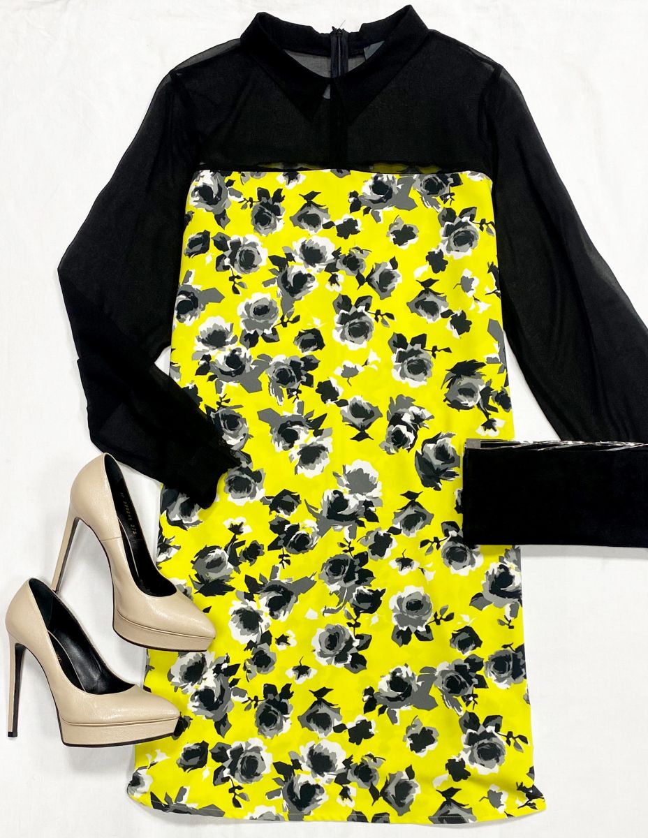 Платье Marina Rinaldi размер 21 цена 7 828 руб
Туфли Saint Laurent размер 37.5 цена 15 655 руб
Клатч Ralph Lauren 