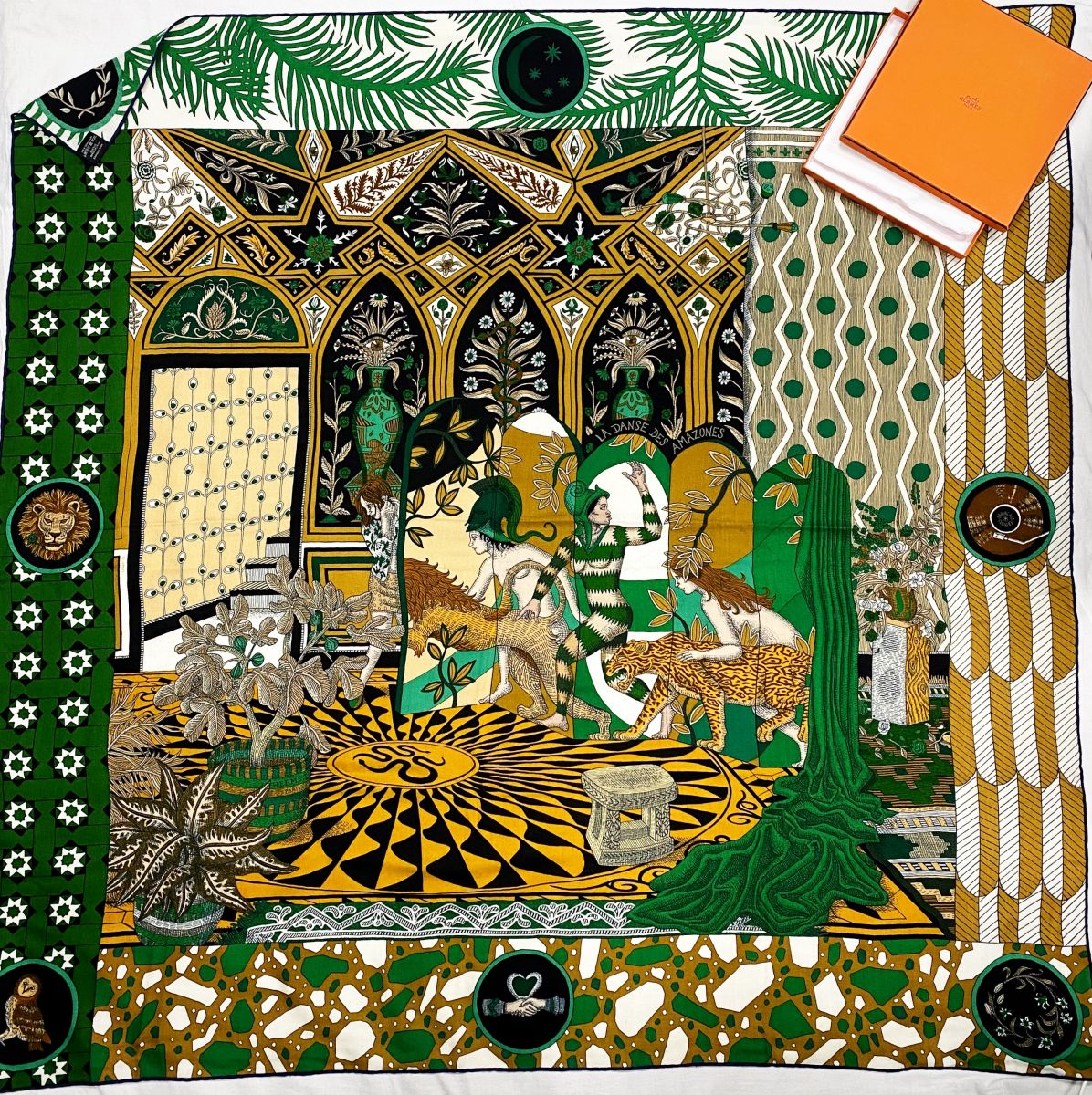 
Палантин / кашемир / шелк / Hermès размер 140/140 цена 93 930 руб