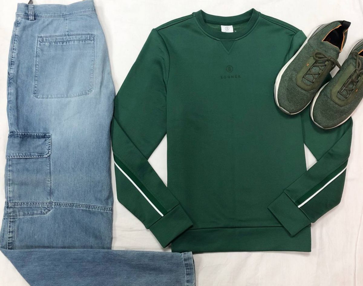 Толстовка BOGNER размер S /M цена 7 828 руб 
Джинсы TRUSSARDI JEANS размер 54 цена 4 697 руб 
Кроссовки SANTONI размер 44 цена 18 786 руб
